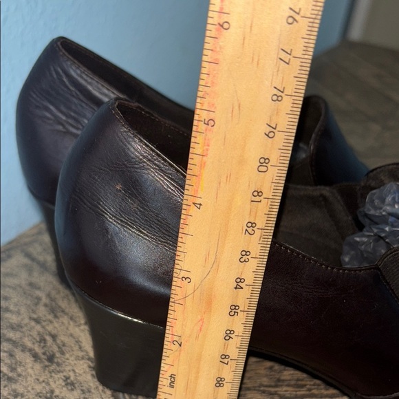 Munro American Women’s Slip-On Leather Shoes Brown - Picture 10 of 17